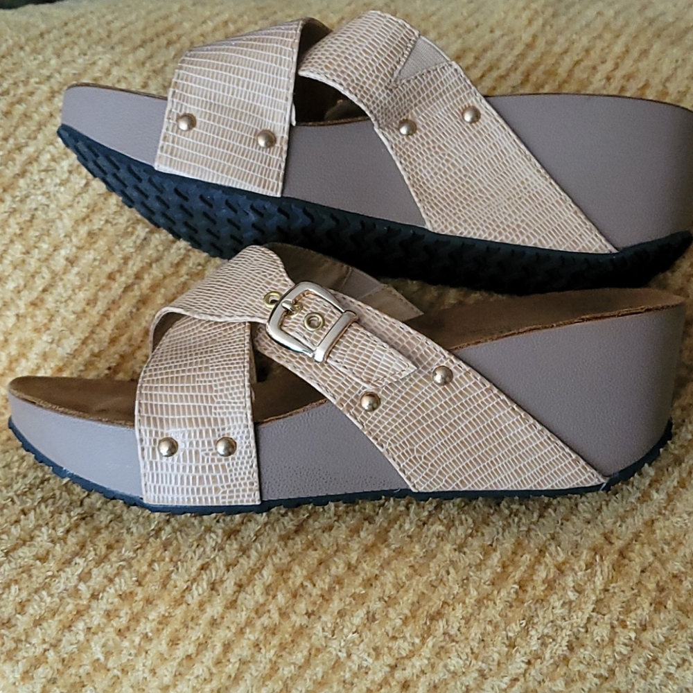 Sandals - Picture 2 of 3